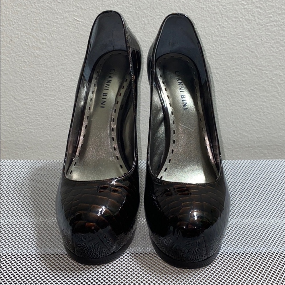 Gianni Bini brown leather platform heel
